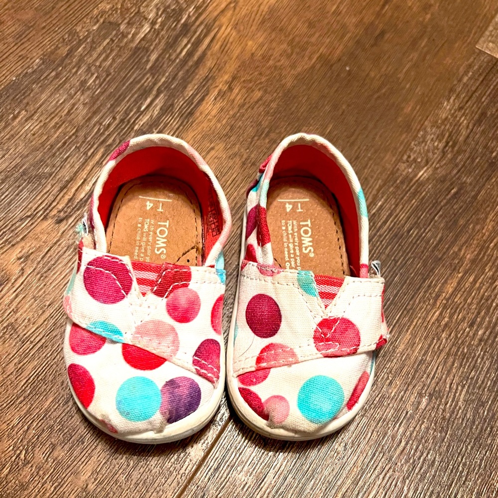 Toddler TOMS Size T4 Polka Dotted